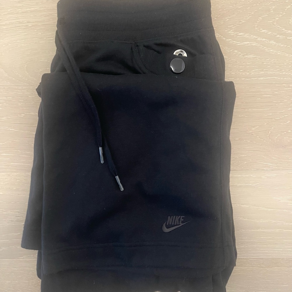 Nike Modern Fit Women's Black Track Pants